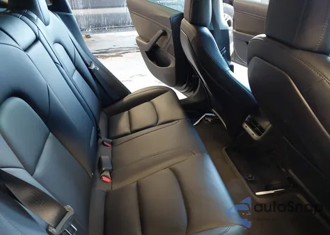 2018 Tesla Model 3 Long Range/Performance z USA, uszkodzony, nr VIN 5YJ3E1EB9JF071344